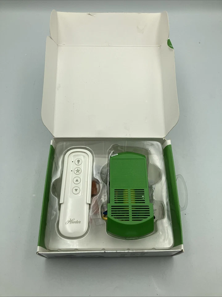 2x Hunter 99392 Universal 3 Speed Ceiling Fan Handheld Remote Control in White - Image 4 of 4