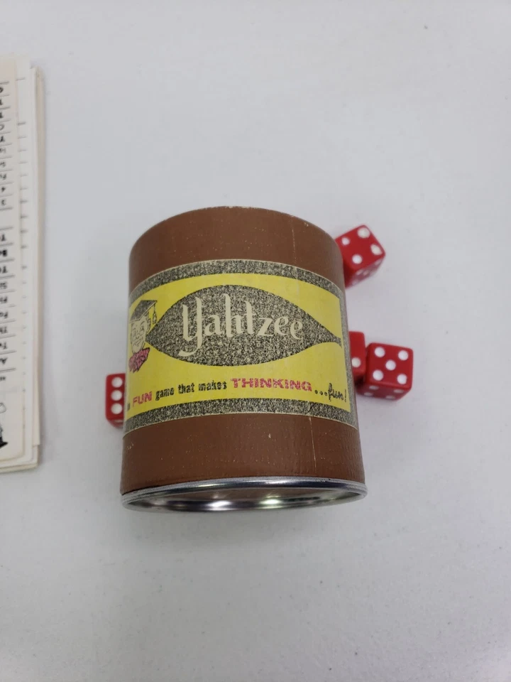 Vintage 1950's Yahtzee Game Copo de Papelão e Seis Dados Antigos - Imagem 4 de 4