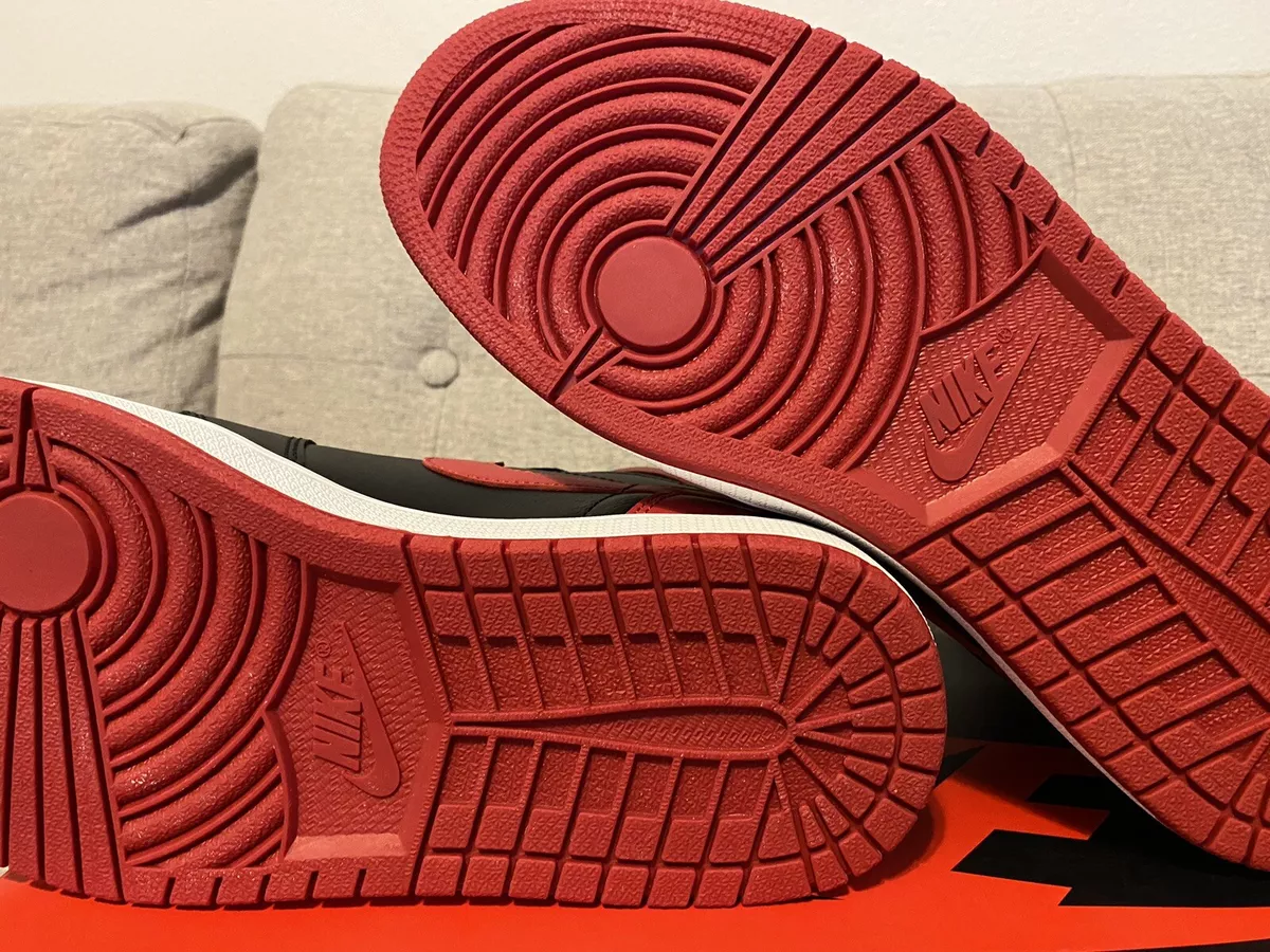 Air Jordan 1 Retro High OG High ‘Bred’ 2013 (Size 8.5 Brand New)