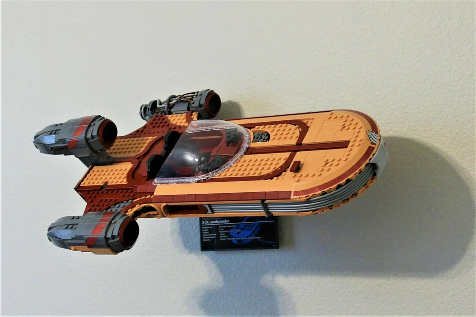 Ultimate Display Solutions wall mount display for Lego 75341 Luke’s Landspeeder - Image 2 of 4