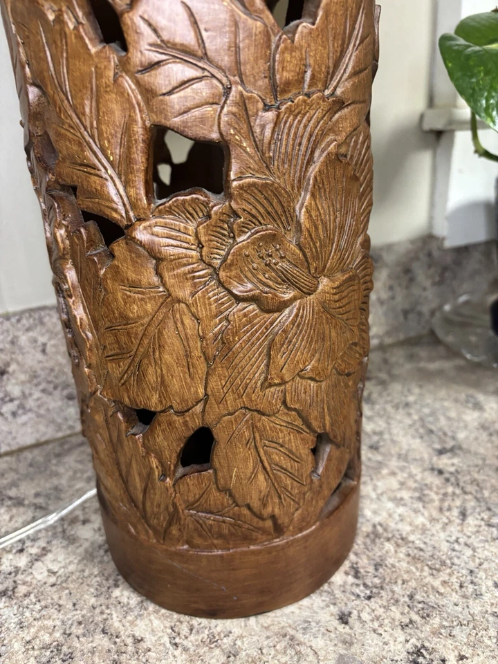 Hermosa lámpara tallada floral decoración de cabina rústica Foto 4 de 4