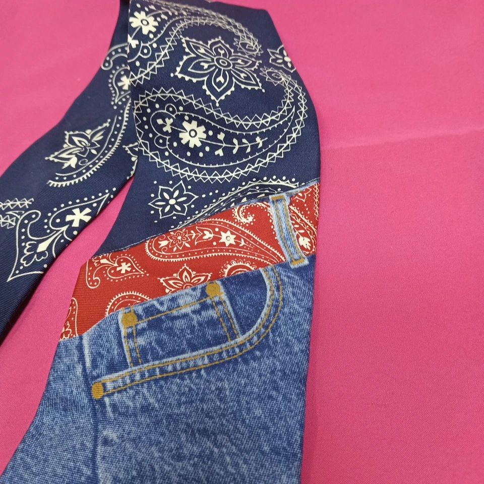 Tommy Hilfiger Hombre Corbata 100% Seda Denim Jeans Rojo Azul Bandana Hecho en EE. UU. 62" Foto 4 de 4