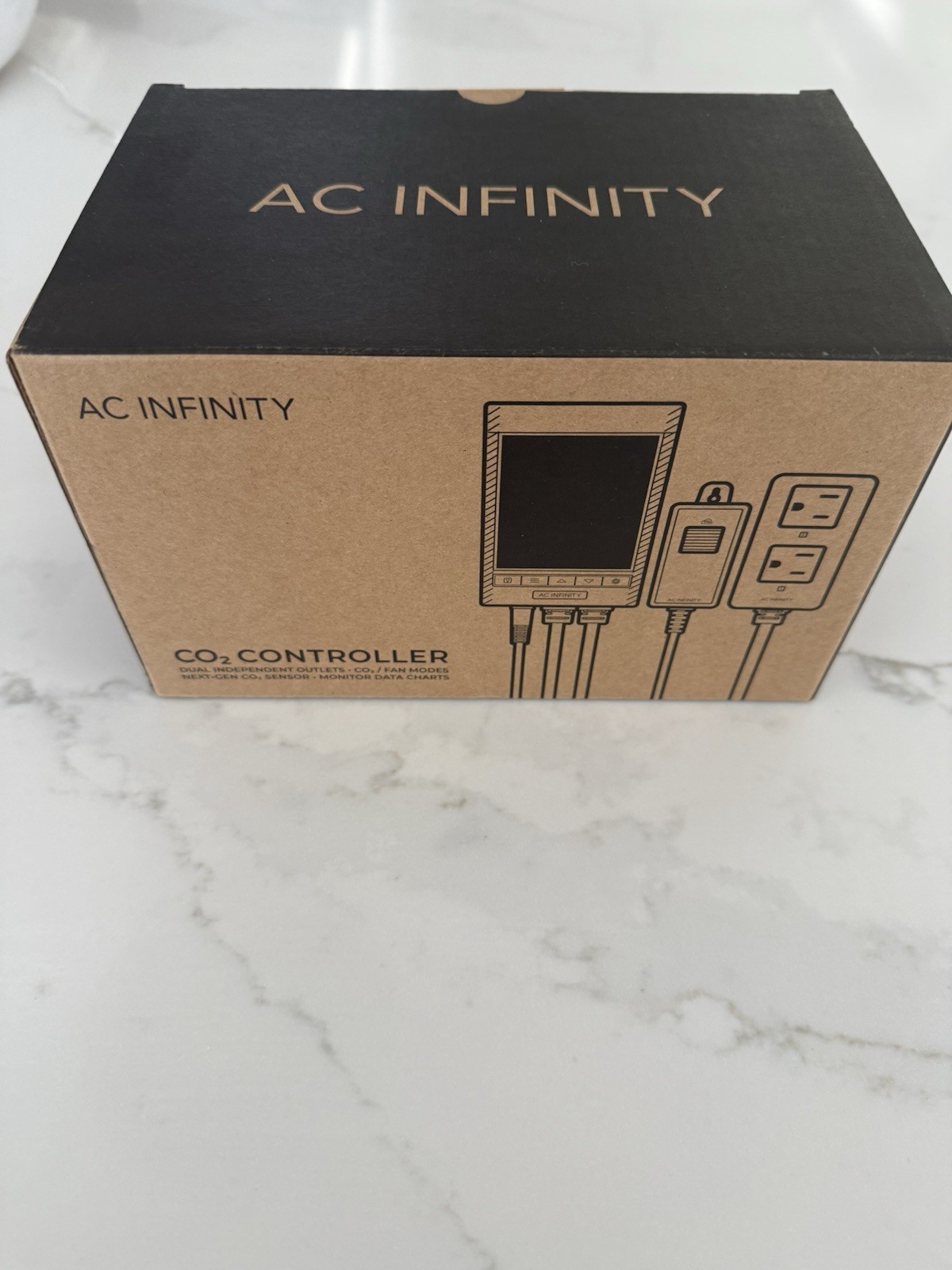 AC Infinity Smart Outlet Carbon Dioxide (CO2) Monitor & Controller (AI-CTC7)