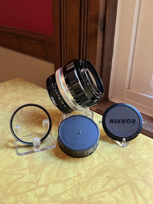 Nikon Nikkor H Auto 85mm f1.8 Lens with Nikkor L39 Filter + Caps *Manual Focus