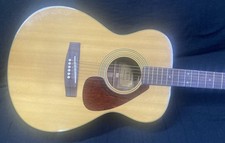 Guitarra Acústica NIPPON Instrumentos Musicales/Yamaha Tipo Folk F-130 Etiqueta Verde