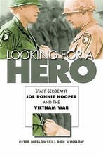 Looking for a Hero: Staff Ser... 9780803224933 by Maslowski, Peter, Winslow, Don