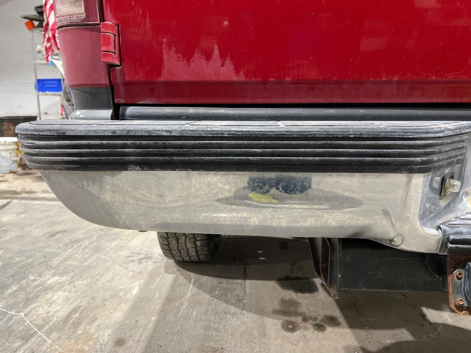 1992 - 1999 Chevy Suburban 2500 Chrome Rear Step Bumper - Изображение 3 из 4