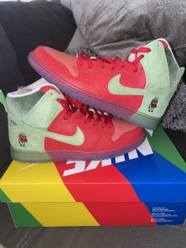 Compre nike sb dunk alta tos de fresa. tamaño 11. jordania. golf. fuera de  blanco online en Bolivia. 294718888430