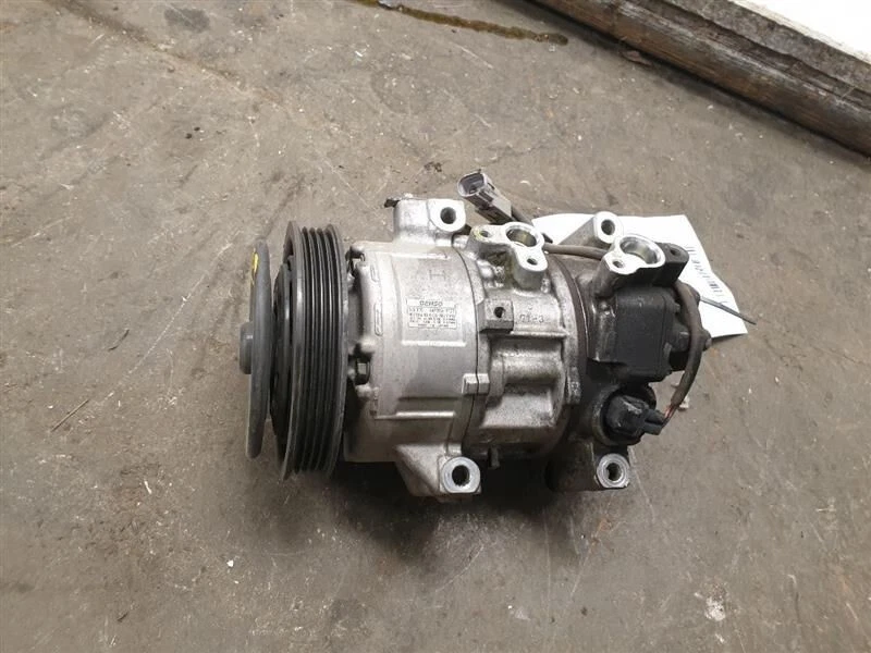 Conjunto de compresor de aire acondicionado Toyota Yaris 2007-2013 OEM Foto 2 de 4