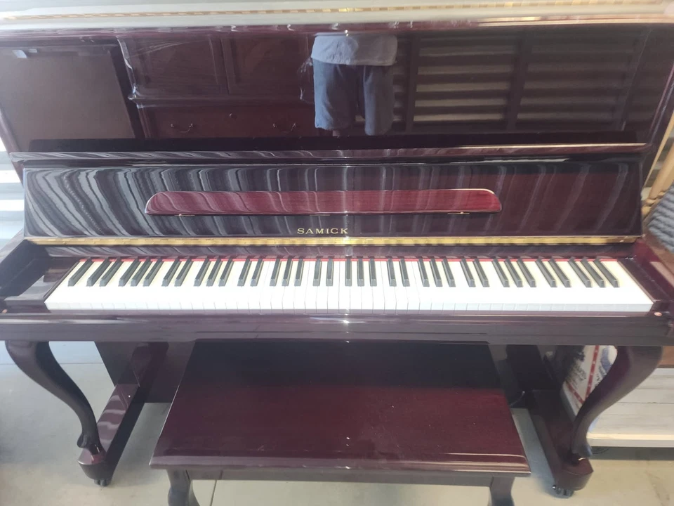 Piano Samick usado. - Imagem 4 de 4