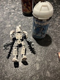 Bionicle Metru Set of 6 : 8601 8602 8603 8604 8605 8606 w/Canisters & 2 Manuals