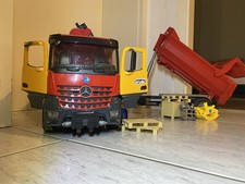 BRUDER Kipplaster Mercedes mit Zubehör und Anhänger