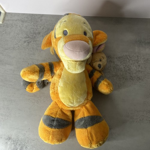 Peluche Winnie The Pooh de 15" de peluche de 15" de Baby Tigger and Roo de los parques de Disney - Imagen 3 de 8