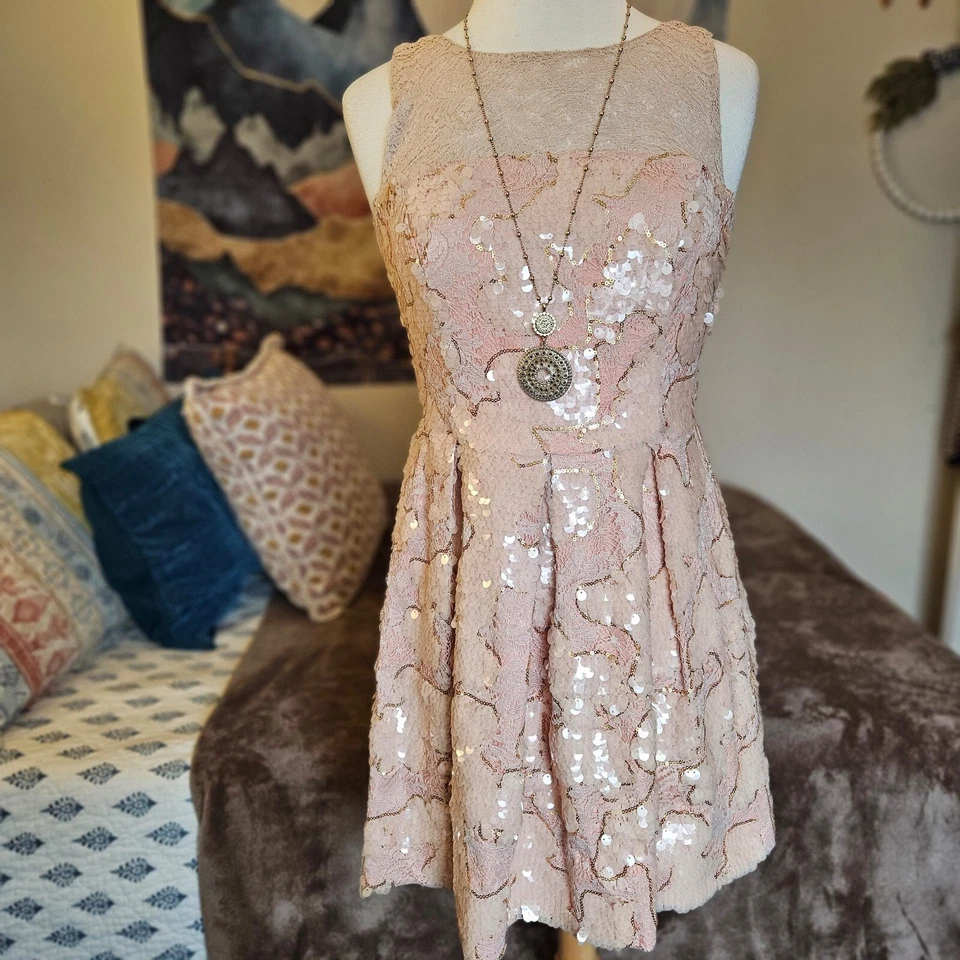 Vestido Anthropologie Eva Franco Rosa Encaje Lentejuelas Ajuste y Acampanado Cóctel Fiesta Talla 8 Foto 3 de 4