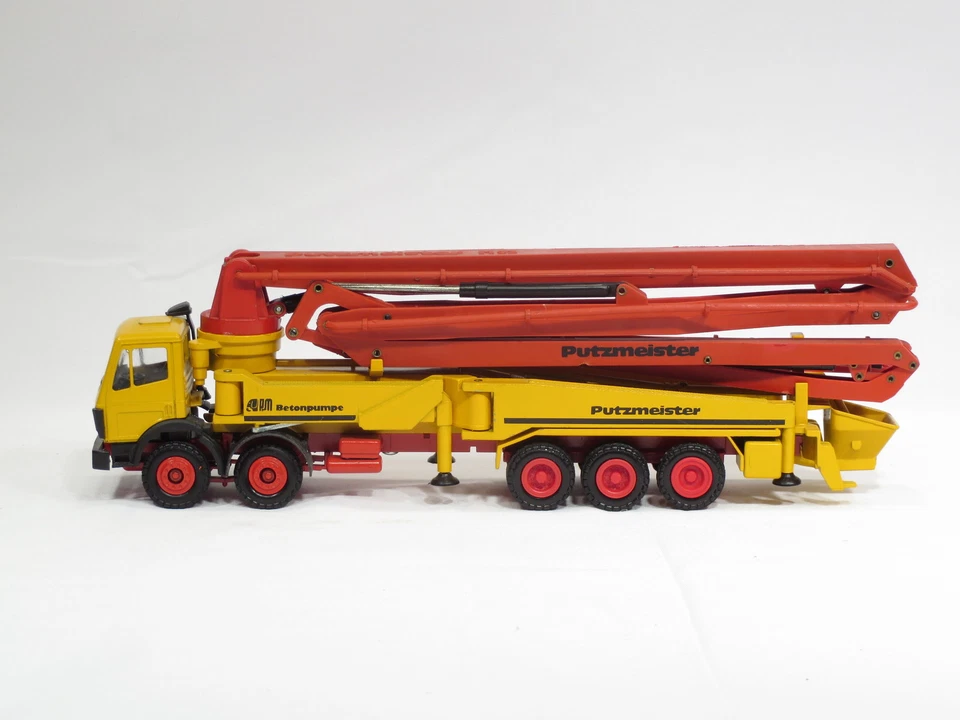 Mercedes Benz Putzmeister M52 Concrete Pumper - 1/50 - Conrad #3086 - MIB - Image 2 of 4