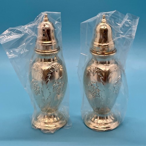 FB Rogers Silver Company Silverplated Salt & Pepper Shakers HF-0914 – NOB! - Picture 5 of 5