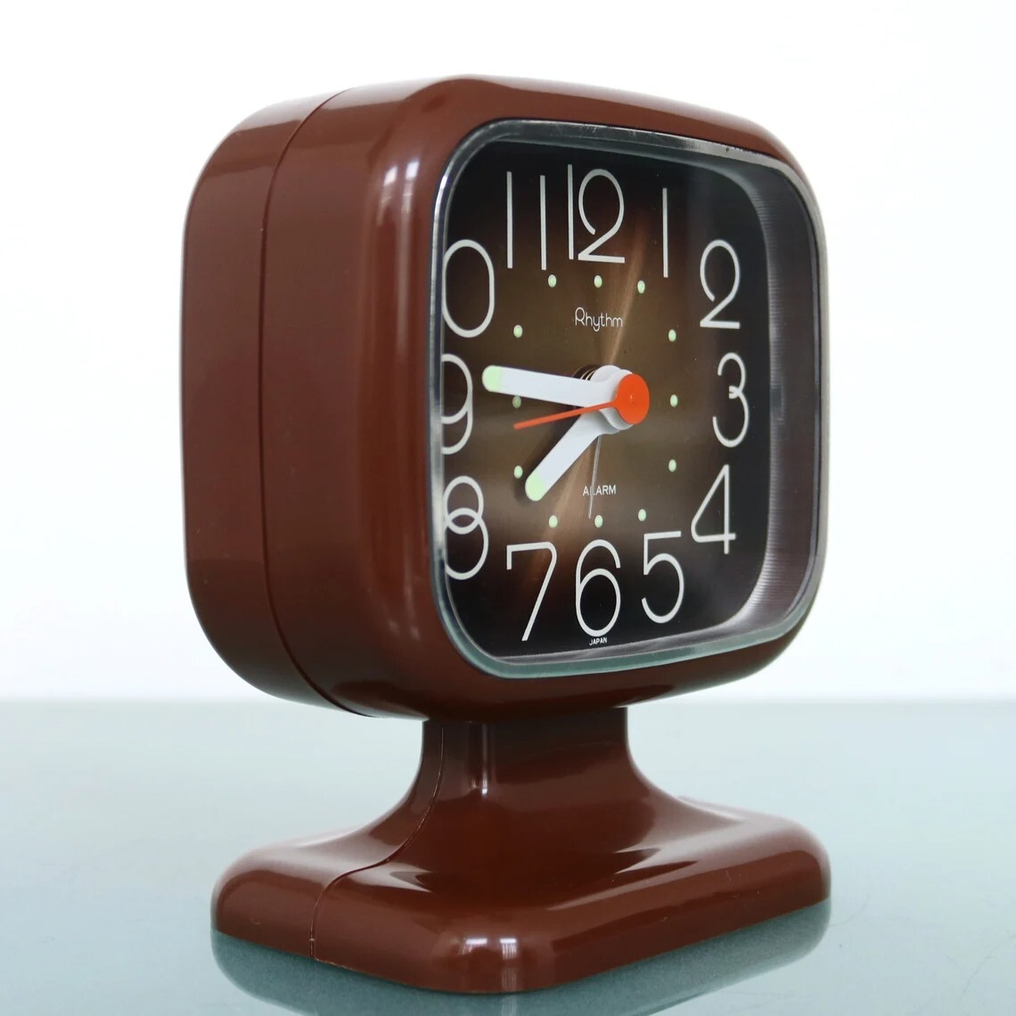 RHYTHM Mantel Alarm Clock 3RA055 Mid Century Very RARE Pedestal