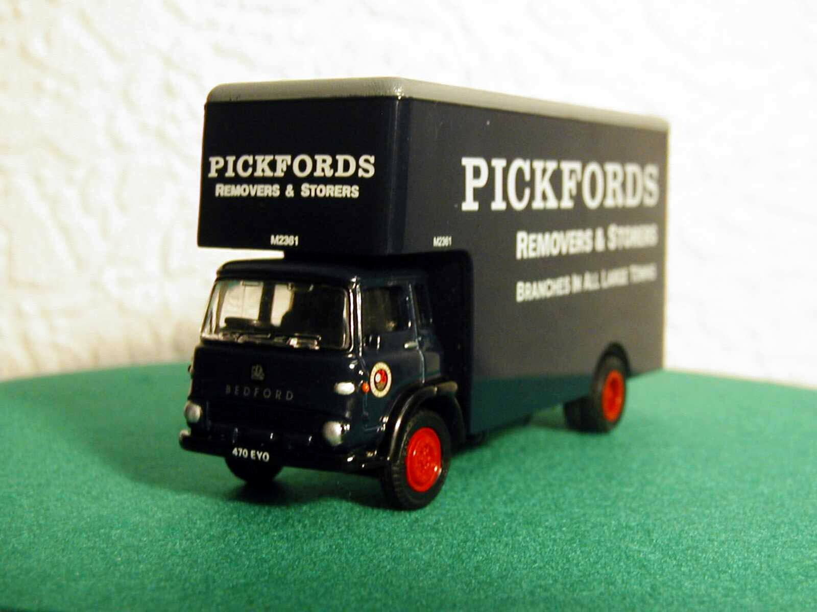 EFE BEDFORD TK LUTON PICKFORDS-23602