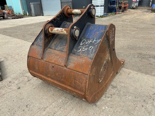1400mm Digging Bucket 100mm Pins - Used - Price £3300.00 + VAT @ 20% B525 - Picture 4 of 7