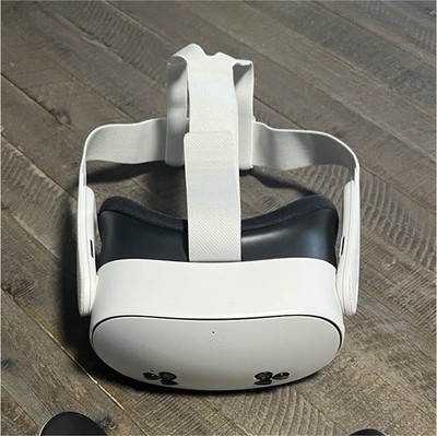 Meta Oculus Quest 3S Standalone VR Headset White with Controllers