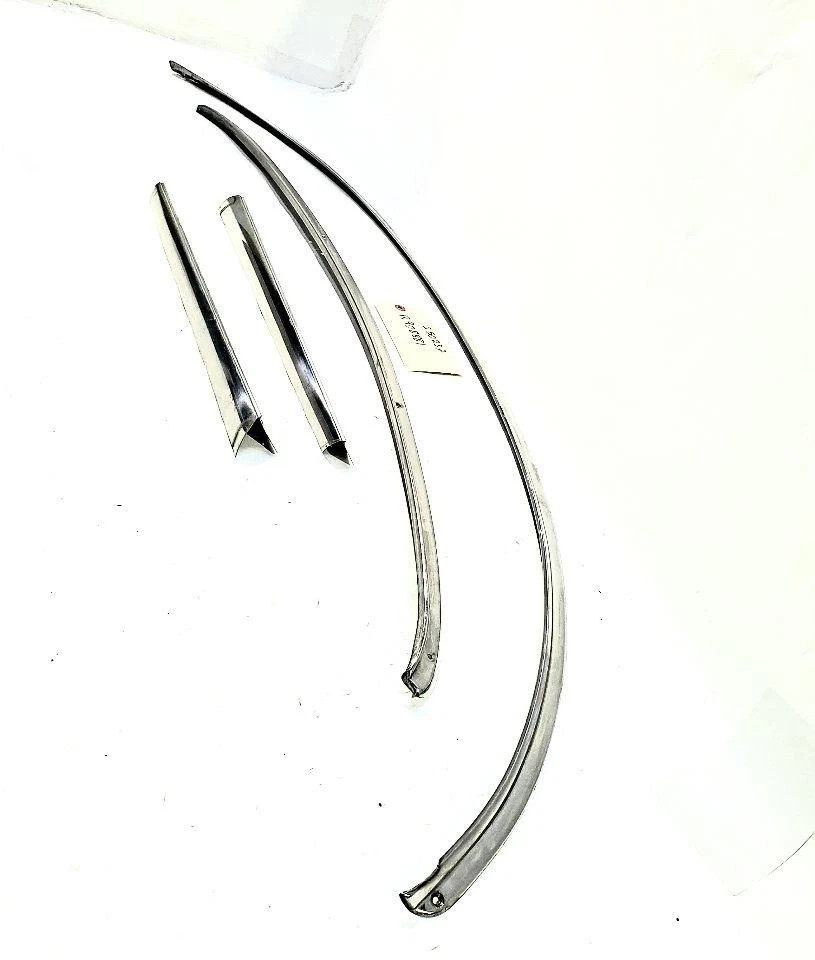 1992 Alfa Romeo Spider Veloce OEM Windshield Chrome Trims 4 — 第 2/4 张图片