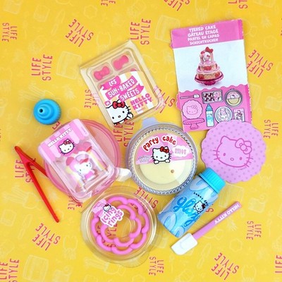 MGA'S Miniverse Hello Kitty Food Series 1 - TIERED CAKE - Unmade make It Mini