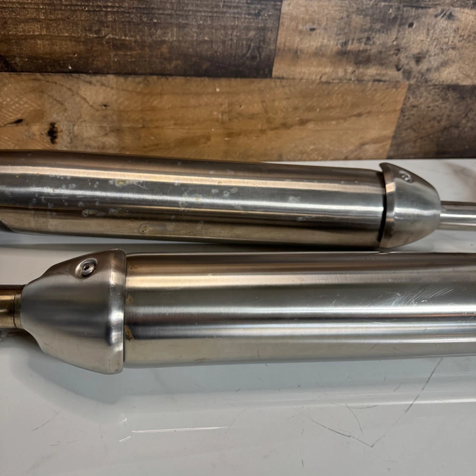 Par de silenciadores de escape Triumph Bonneville Bobber 17-22 stock OEM Foto 3 de 4