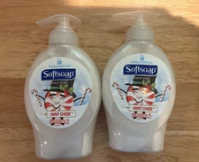 2 Softsoap Holiday Collection Mint Cheer Handsoap 5.5oz