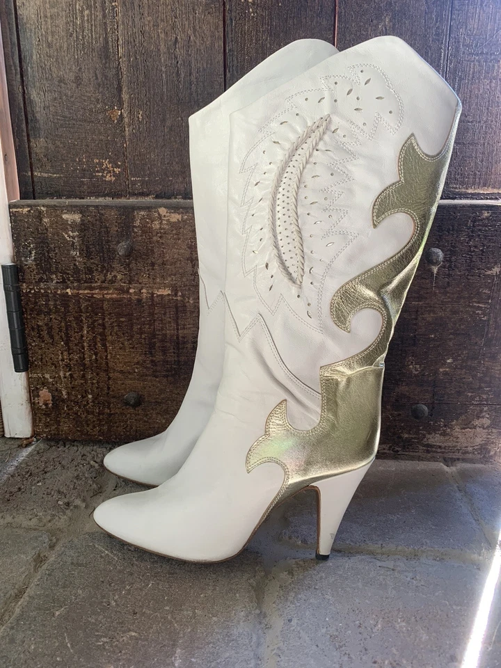 Botas de cuero blancas vintage años 80 Sacha London Gold Flames Rocker talla 8,5 para mujer Foto 2 de 4