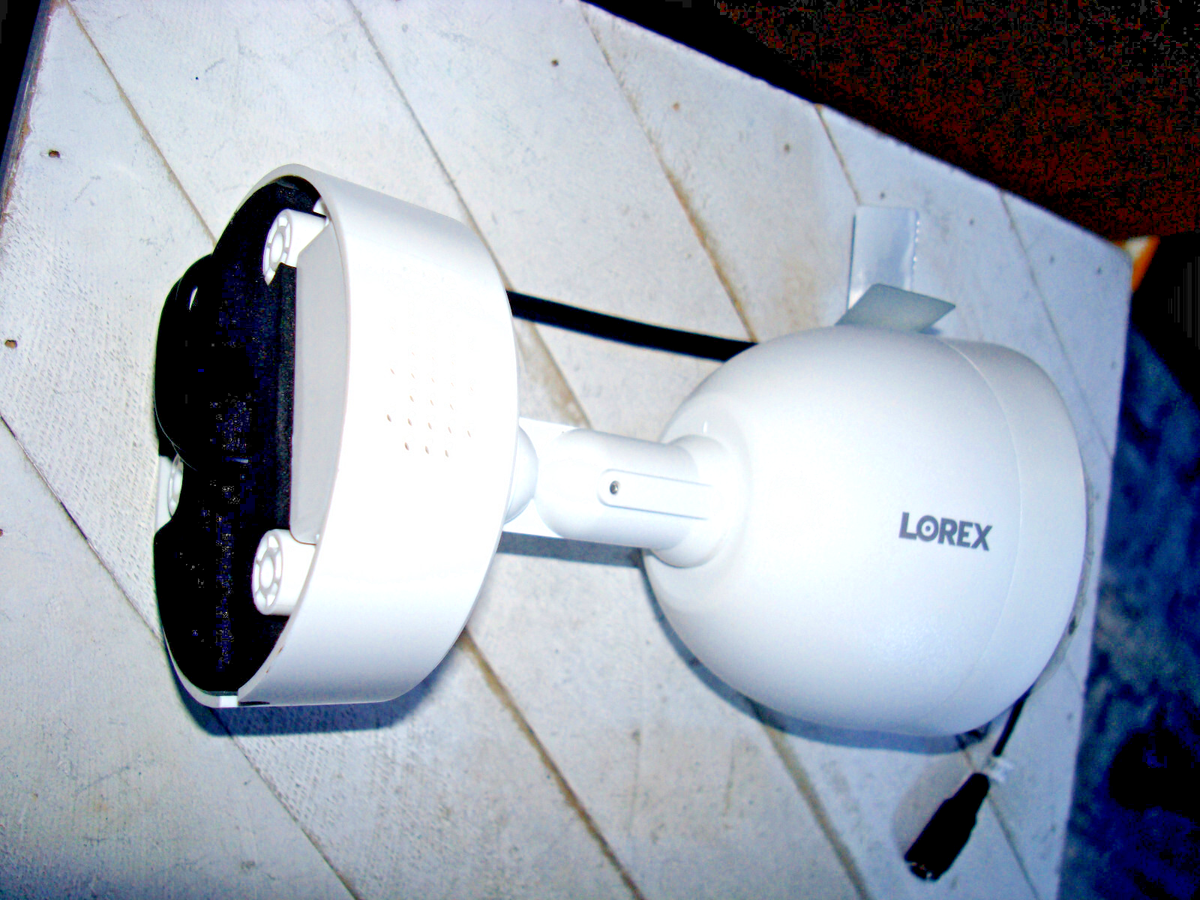 Lorex C884DA-Z 4K 8MP UltraHD Smart Deterrence CVI Wired Bullet
