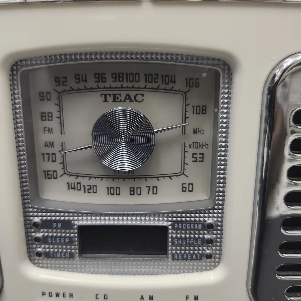 Vintage Black TEAC SL-D80 Deluxe AM/FM Stereo Radio CD Player Fully Functional  - Image 2 of 4