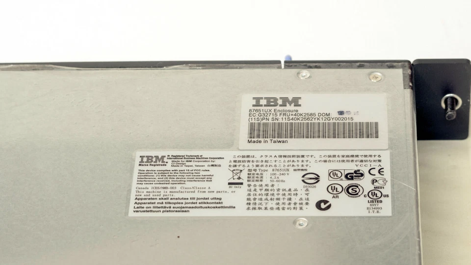 Gabinete para rack de servidores IBM 8765-1UX SAS USADO con unidades de cinta VXA-320 y VXA-2 Foto 3 de 4