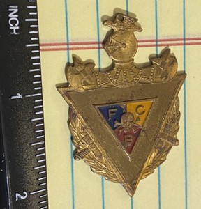 VINTAGE KNIGHTS OF PYTHIAS BRASS EMBLEM MEDAL PENDANT- SKULL CROSSBONES FCB LOOK