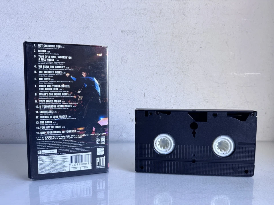 This Is Garth Brooks - Live Concert Performance - PAL VHS Video Tape - 1992 - Image 4 of 4