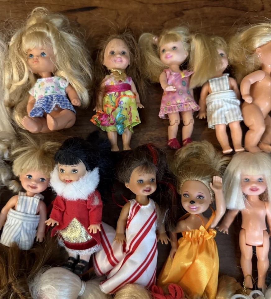 Lote 59 Muñecas Barbie Mattel Kelly Chelsea Friends 70+ Accesorios Ropa Foto 3 de 4