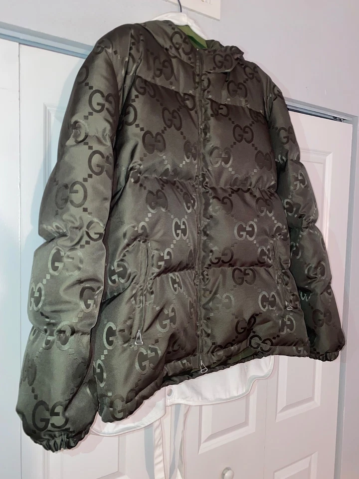 CHAQUETA ACOLCHADA DE LONA GUCCI JUMBO GG Foto 2 de 4