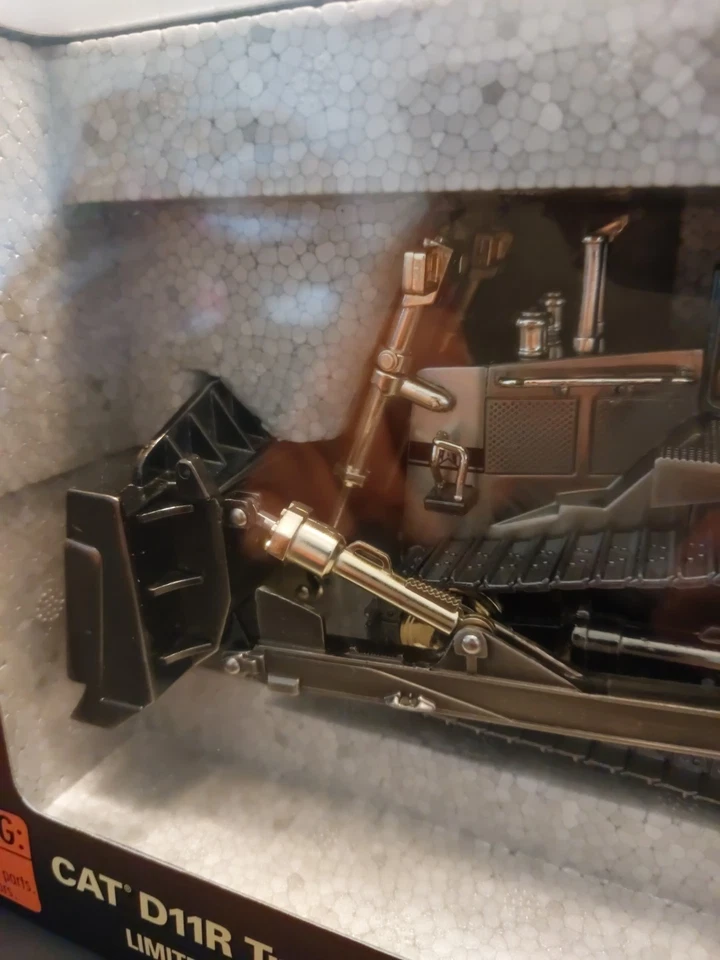 CATERPILLAR D11R TRACK TYPE TRACTOR WMETAL TRACKS 100YRS NIB 1/50 NORSCOT 55148 - Image 3 of 4