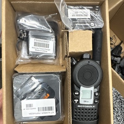 Motorola VL50 FRS/GMRS UHF 50-Channel Handheld Two-Way Radio w/ LCD Black