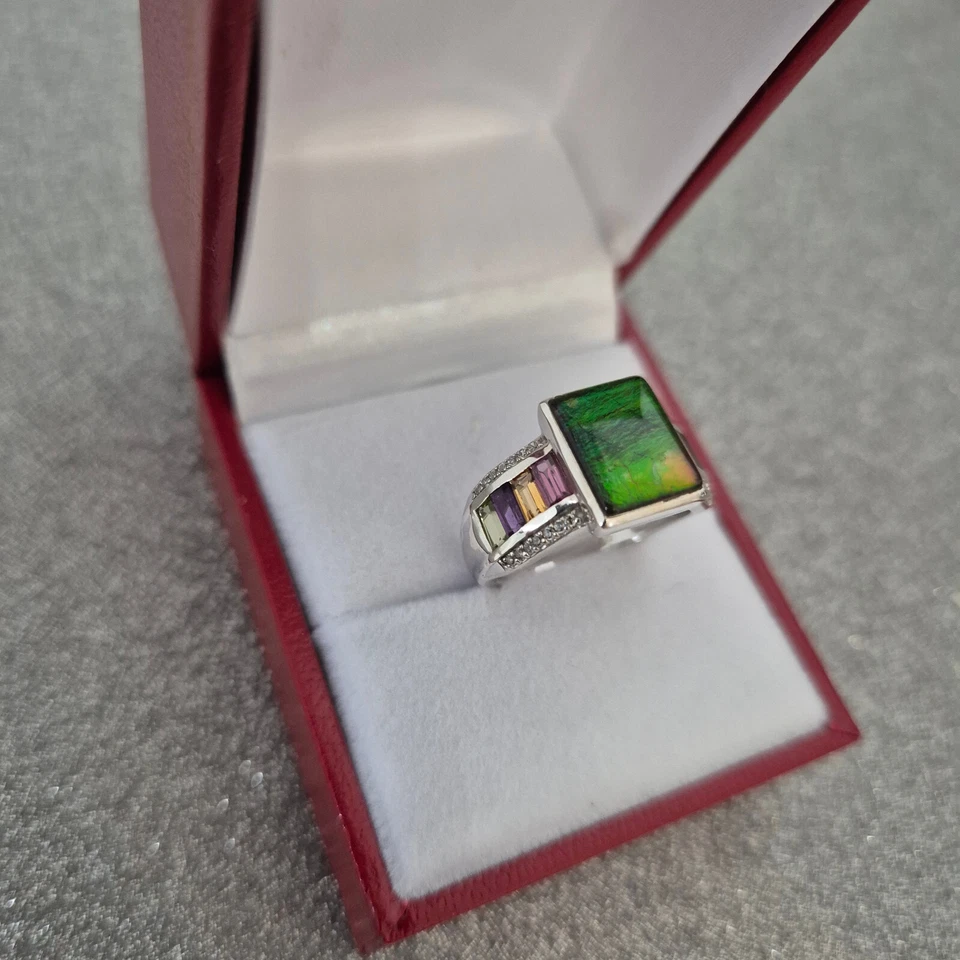 Anillo canadiense de ammolita y piedras preciosas en platino sobre plata de ley L Foto 2 de 4