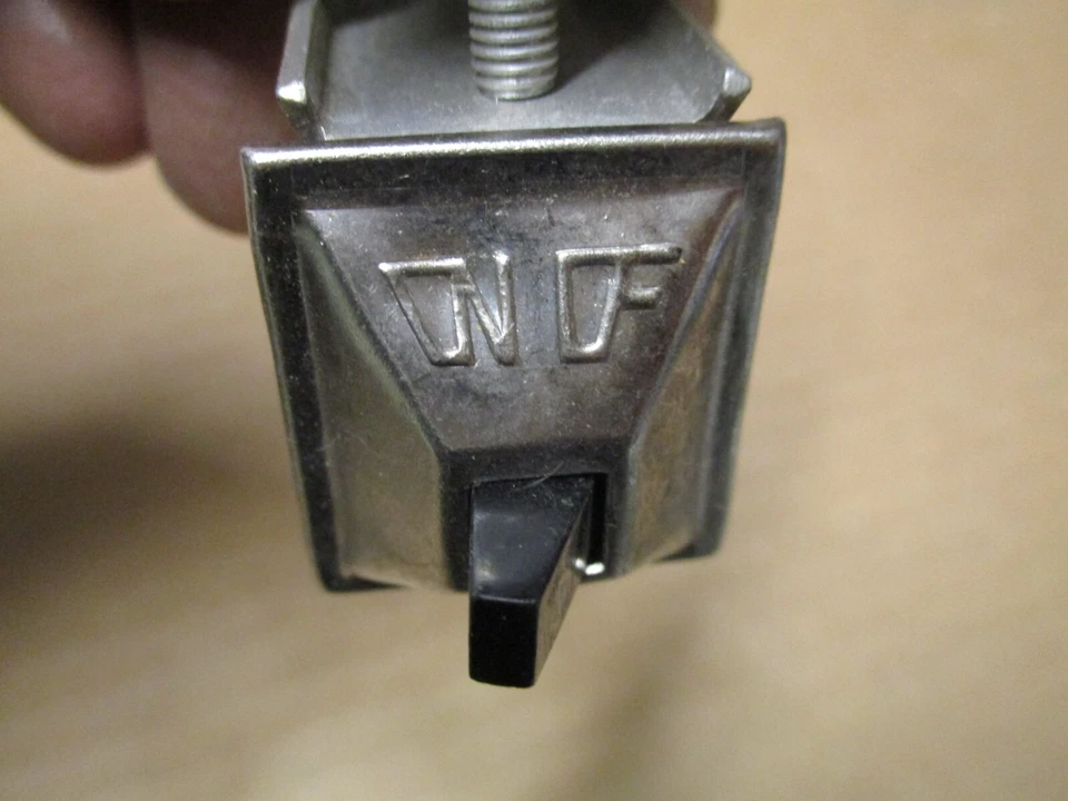 Interruptor cuadrado vintage Art Deco encendido/apagado debajo del tablero Rolls Royce Pierce Arrow Cadi Foto 3 de 4