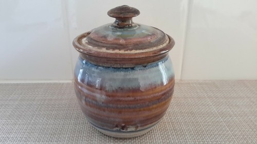 Vaso/coperchio barattolo condimento smalto a goccia marrone/blu Studio Art Pottery alto 4,5" usato in ottime condizioni - Foto 1 di 12