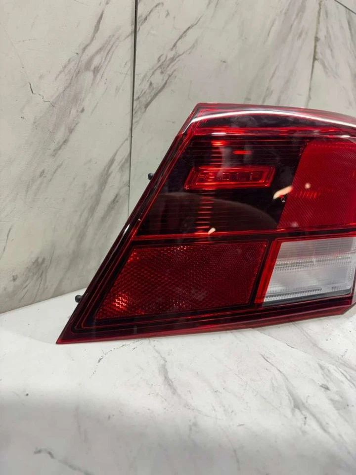 Luz trasera exterior OEM 2022 2025 VOLKSWAGEN GTI GOLF R LADO IZQUIERDO LED 5H0 945 095 D Foto 4 de 4