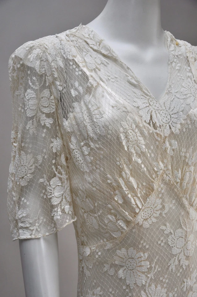 Vintage 1930s Ivory Sheer Floral Lace Bias Cut Wedding Dress Half Sleeves S/M - Image 3 of 4