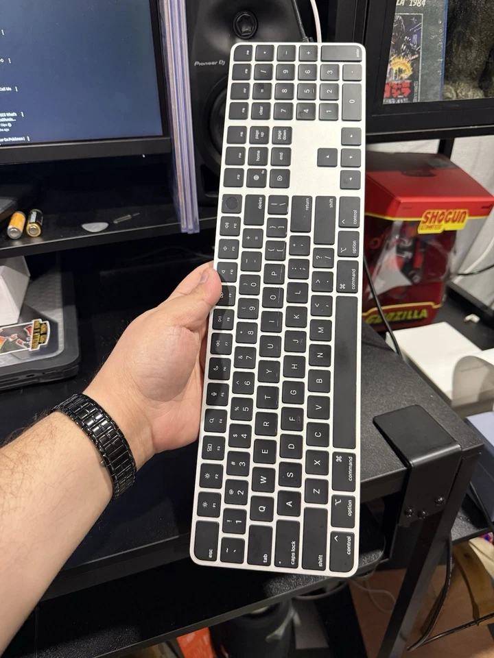 Apple Black Magic Keyboard A2520 w/ Touch ID and Numeric Keypad MK2C3LL/A - Image 2 of 4