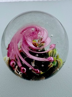Briefbeschwerer Glaskugel Traumkugel   lila rosa Wirbel  Spirale 5cm Ø 280g