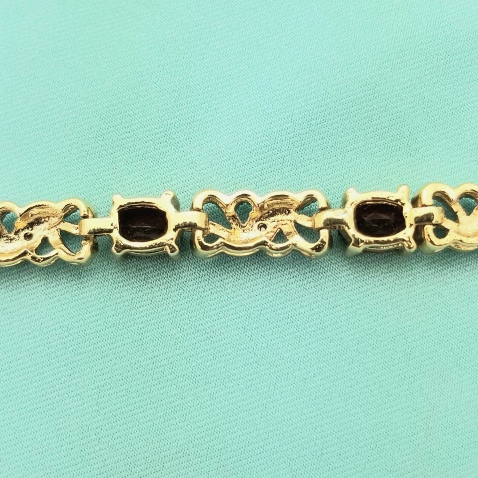 Brazalete de tenis con cuentas de granate simulado de corte ovalado de 8 quilates en acabado de oro de plata 925 Foto 4 de 4