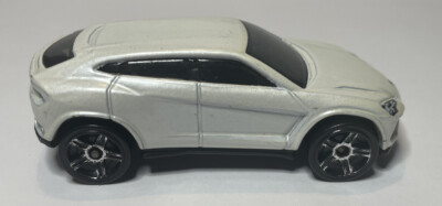 2014 Hot Wheels Lamborghini Urus White SUV Toy Model Car Diecast Toy Car ~GF