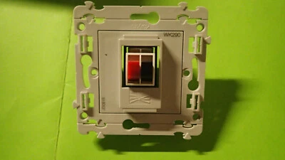 Hager KALLYSTA WK290 - Prise haut parleur simple - Prise HP enceinte