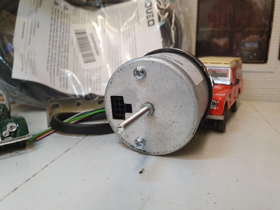 Smiths Ambient Air Temperature Gauge 52mm 2" Smiths TG1303-01CB	-30 to +50°C - Image 3 of 4