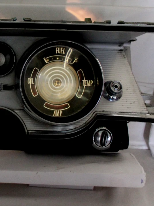 1963 - 1964 年 BUICK RIVIERA 仪器簇/速度计带边框、三角形和电线 — 第 3/4 张图片